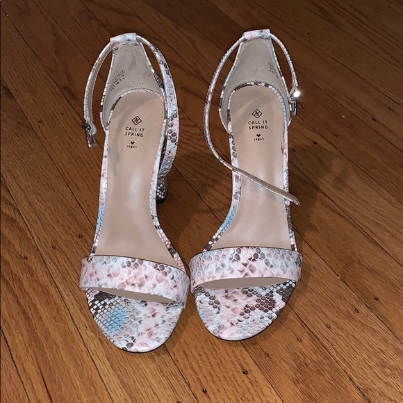 *BRAND NEW* *NEVER WORN* snake skin heels - Picture 1 of 3